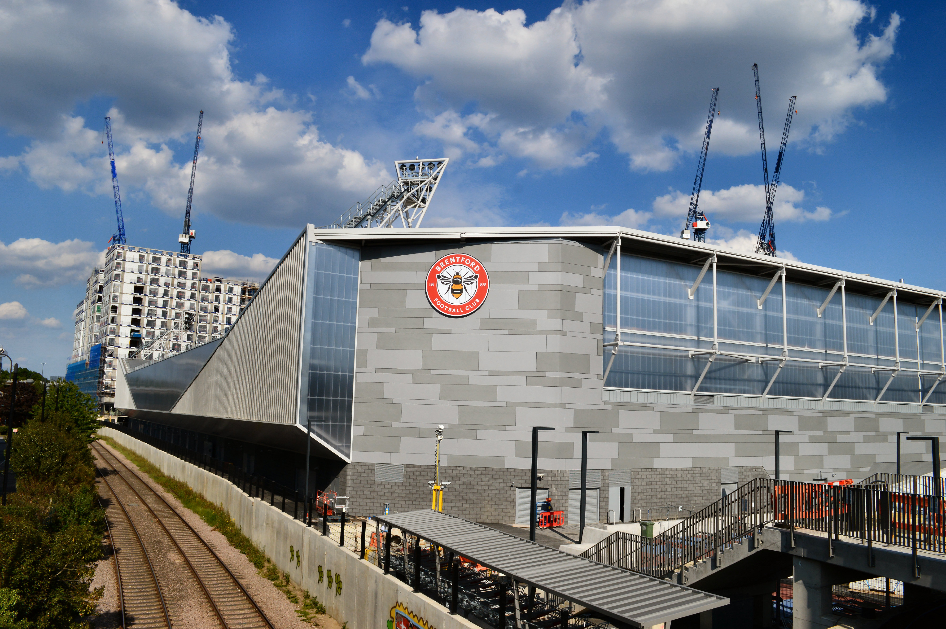 Gtech Community Stadium desde fuera
